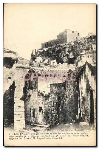 Ansichtskarte AK Les Baux Vue generale des ruines des anciennes constructions seigneuriales et le chateau constru