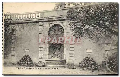 Cartes postales Toul Fontaine Cour de l'Hotel de Ville