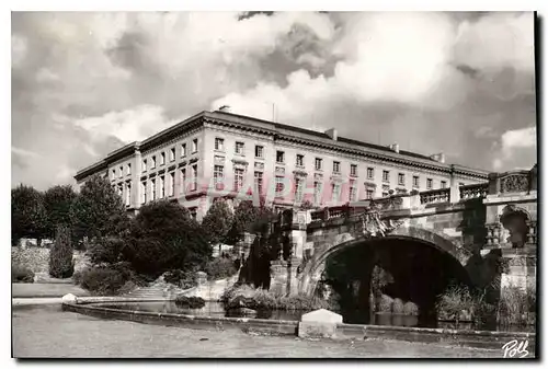 Cartes postales Metz Les Fontaines et L'Esplanade et le Palais de justice