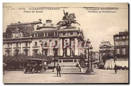 Ansichtskarte AK Clermont Ferrand Place de Jaude Theatre et Prefecture Monument de Vercingetorix