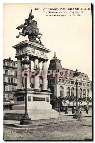 Cartes postales Clermont Ferrand P de D La Statue de Vercingetorix et les Galeries de Jaude