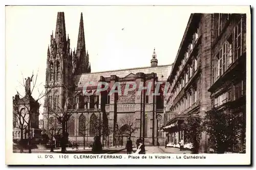 Cartes postales Clermont Ferrand Place de la Victoire La Cathedrale