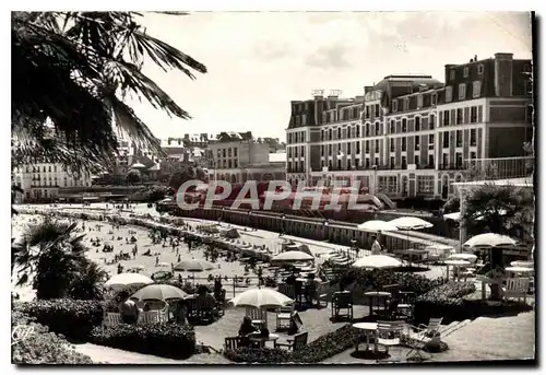 Cartes postales Dinard La Terrasse du Crystal Hotel et la Plage