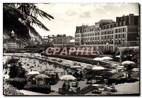 Cartes postales Dinard La terrasse du Crystal Hotel et la Plage