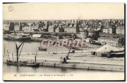 Ansichtskarte AK Saint Malo Les Bassins et les Remparts