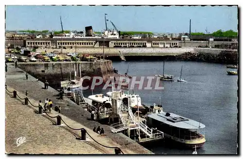 Ansichtskarte AK St Malo Cite Corsaire Vue vers la Gare maritime et embarcadere des vedettes de Dinard Bateai