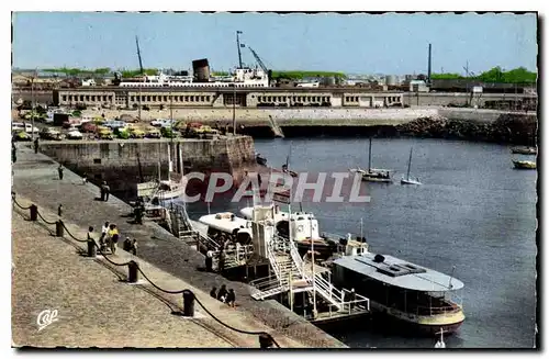 Cartes postales St Malo Cite Corsaire Vue vers la Gare maritime et embarcadere des vedettes de Dinard Bateai