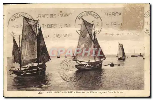 Cartes postales Berck Plage Barques de peche Voguant vers le large