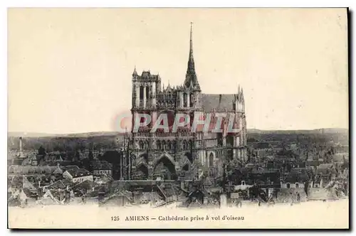 Cartes postales Amiens cathedrale prise a vol d'oiseau