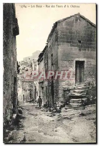 Cartes postales Les Baux Rue des Fours et le Chateau