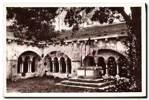 Cartes postales Montmajour Cour du CLoitre