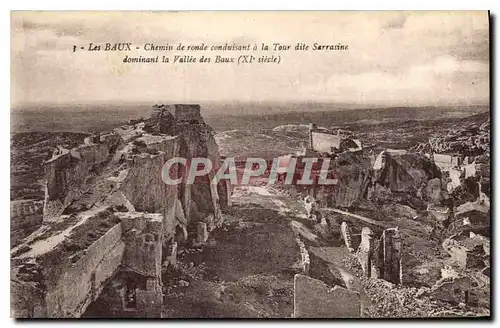 Cartes postales Les Baux Chelib de ronde conduisant a la tour dite Sarrasine dominant la Vallee des Baux (XIe si