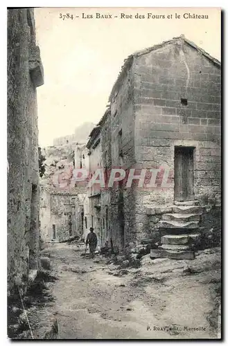 Cartes postales Les Baux Rue des Fours et le Chateau