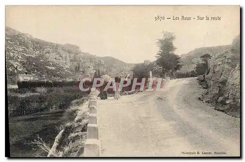 Ansichtskarte AK Les Baux Sur la route