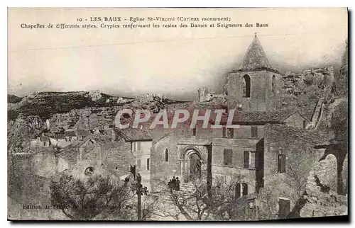 Cartes postales Les Baux Eglise Saint Vincent (Curieux monument) Chapelles de differnts styles Cryptes renferman