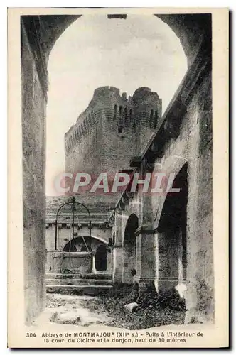 Ansichtskarte AK Abbaye de Montmajour (XIIe s) Puits a l'Interieur de la cour du cloitre et le Donjon haut de 30