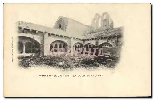 Cartes postales Montmajour La cour du CLoitre