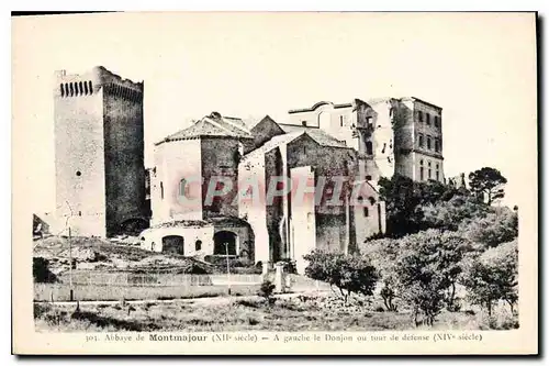 Cartes postales Abbaye de Montmajour (XIIe siecle) A gauceh le Donjon au tour de defense (XIVe siecle)