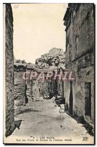 Cartes postales Les Baux Rue des Fours et Ruines du Chateau feodal