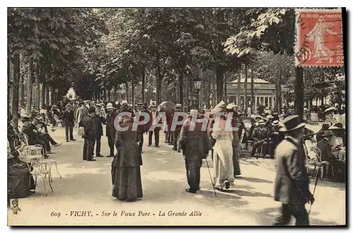 Ansichtskarte AK Vichy Sur le Vieux Parc La Grande Allee