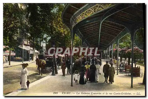 Cartes postales Vichy Les Galeries couvertes et la rue Cunin Gridaine