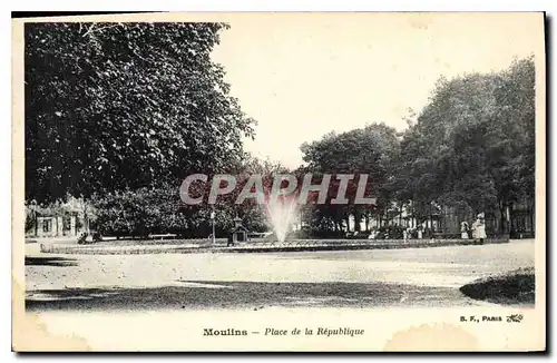 Cartes postales Moulins Place de la Republique