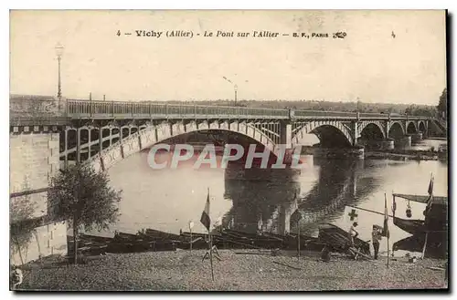 Cartes postales Vichy (Allier) Le Pont sur l'Allier Croix Rouge