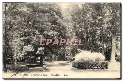 Cartes postales Vichy Le Nouveau Parc Une Allee