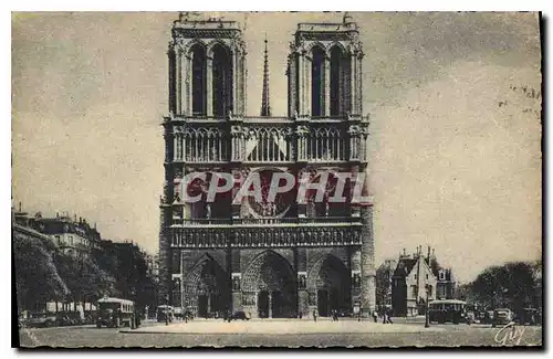 Cartes postales Paris Cathedrale Notre Dame et le Parvis