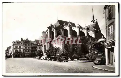 Cartes postales Montargis Place Mirabeau et l'Eglise Ste Madeleine