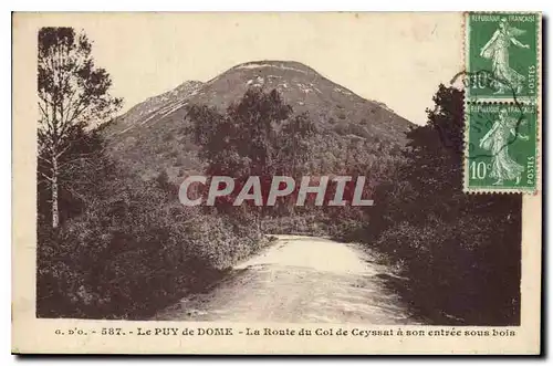 Cartes postales Le Puy de Dome La Route du Col de Ceyssat a son entree sous bois