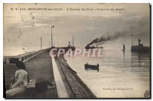 Ansichtskarte AK Boulogne sur Mer L'Entree du Port Coucher du Soleil