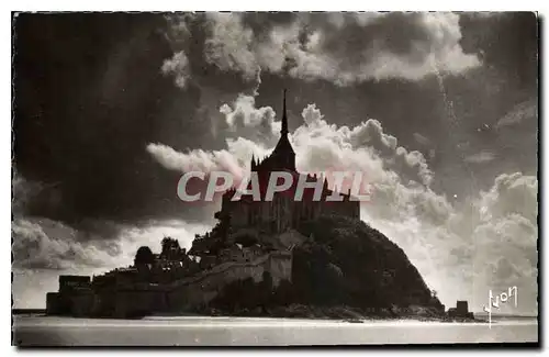 Cartes postales Le Mont St Michel Manche Sous un ciel d'Orage