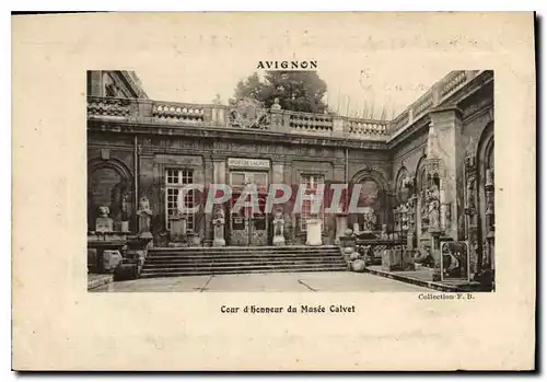 Cartes postales Avignon cour d'honneur du Musee Calvet