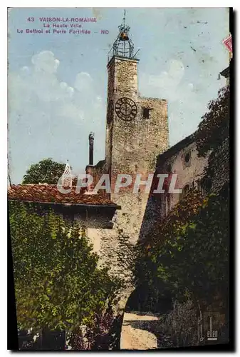 Ansichtskarte AK Vaison la Romaine La Hauts Ville le Beffroi et porte Fortifiee