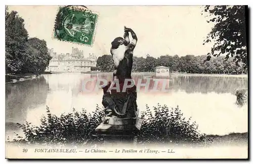 Cartes postales Fontainebleau le chateau le Pavillon et l'Etang