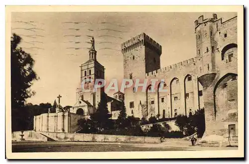 Cartes postales Avignon Vaucluse cathedrale Notre Dame des Doms et facade du palais des Papes