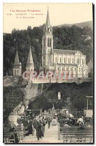 Cartes postales Les hautes Pyrenees Lourdes la grotte et la Basilique