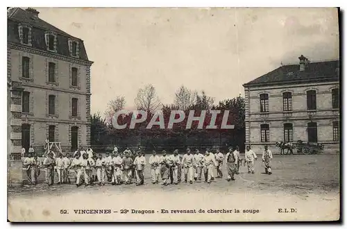 Cartes postales Vincennes Dragons En revant de chercher la soupe Militaria