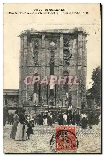 Cartes postales Vincennes orte d'entree du vleux Port un jour de fete