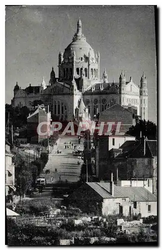 Cartes postales Lisieux L'Avenue Ste Therese et la Cathedrale Ste Therese