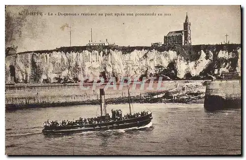 Ansichtskarte AK Dieppe Le Duquesne rentrant au Port apres une promenade en mer Bateau