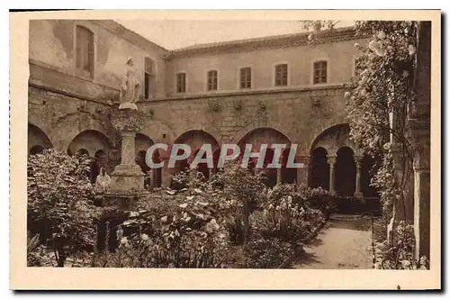 Cartes postales Abbaye de Senanque Gordes Vaucluse interieure du Cloitre XII siecle