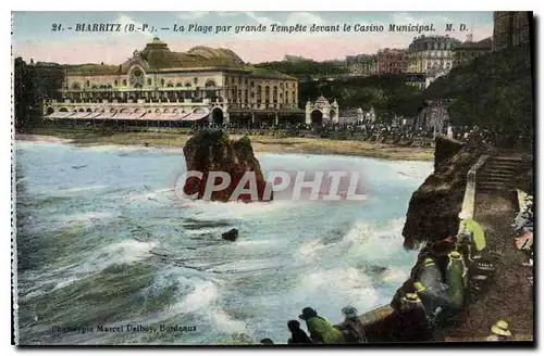 Cartes postales Biarritz B P la plage par grande Tempete devant le casino Municipal
