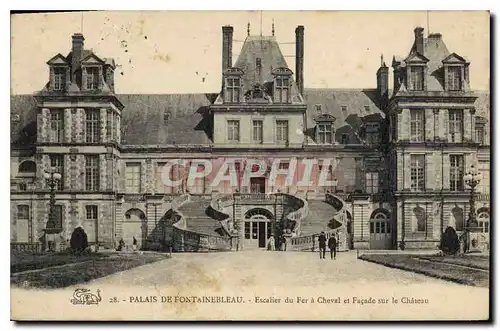 Ansichtskarte AK Palais de Fontainebleau Escalier du Fer a Cheval et facade sur le Chateau