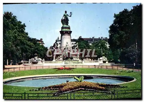 Cartes postales Lyon Place Carnot statue de la republique