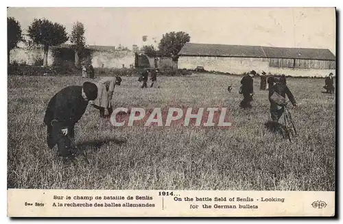 Cartes postales Sur le champ de bataille de Senlis A la recherche des balles allemandes Militaria