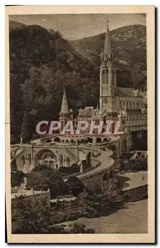 Cartes postales Lourdes La Basilique et le Gave