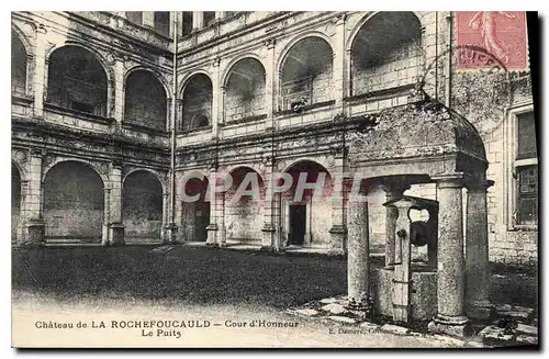 Cartes postales Chateau de La Rouhefoucauld Cour d'Honneur Le Puits