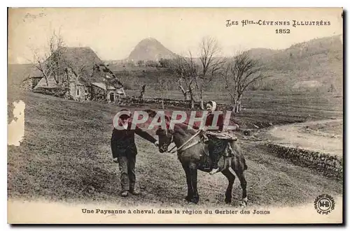 Ansichtskarte AK Les Hautes Cevennes Illustrees Une Paysanne a Cheval dans la region du Gerbier des Joncs